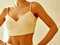 Бра-топ на тонких бретелях