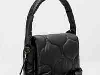 Черная сумка с фактурной стежкой