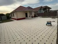 Укладка тротуарной плитки  Установка поребриков и бардюров  Преобразуем ваш двор в красоту и удобства.  Качественно и, фотография 10