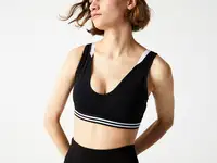 Женское бра lacoste sport с контрастными акцентами