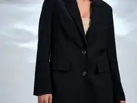 Черный пиджак с драпировкой, фотография 2