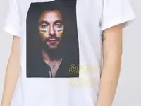 Белая футболка с принтом 