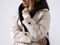 Пальто на молнии с капюшоном на кнопках vassa&co