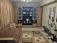 Продам трёхкомнатную квартиру в районе пересечения улиц Джандосова и Яссауи.