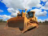 требуется бульдозерист вахта и по месту