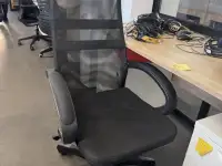 Офисные кресла в хорошем состоянии