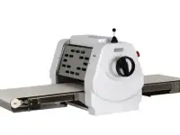 Тестораскатка  SXL-350 Длина:830 Ширина:1370 Высота: 550 Вес без упаковки: 75 Максимальное время непрерывной  работы Мощ