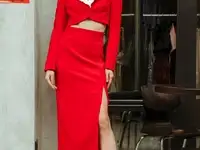 Костюм с акцентным воротником, фотография 2