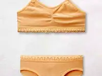 Бюстгальтер и трусы sela