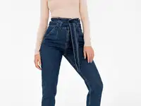 Зауженные джинсы с защипами