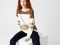 Женский свитер lacoste с круглым вырезом контрастных цветов