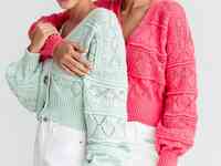 Яркий розовый кардиган