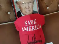 Бейсболка с автографом Дональда Трампа, фотография 5