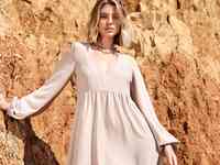 Бежевое платье-мини