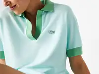 Женская рубашка-поло lacoste свободного кроя с открытым воротником