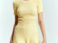 Желтая футболка кроп