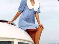 Платье с воротником василькового оттенка