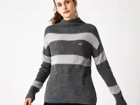 Женский свитер lacoste в полоску