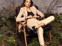 Бежевые зауженные брюки