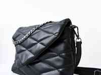 Черная сумка с цепочкой