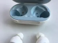 Проаются беспроводные наушники  SAMSUNG  Galaxy  Buds, фотография 4