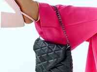 Черная сумка с цепочкой, фотография 2