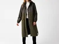 Женское пальто lacosteс капюшоном