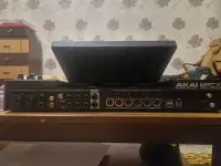 AKAI MPC X Black - Драм-машина / MIDI-клавиатура / Автономная рабочая станция, фотография 2