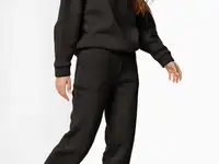 Черный костюм с джоггерами