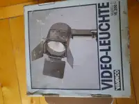 Штатив VIVANCO.  VS 242.  Осветительный прибор  VL 300. VAN, фотография 5