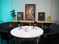 Студия для видеосъёмки с тремя залами, операторами, профессиональным оборудованием.