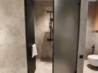 Изготовление и монтаж душевых перегородок из каленого стекла на заказ, фотография 2