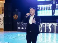 Новогодние корпоративы - Классический певец