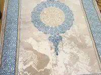 Продается  новый  ковер   размером   2  на  3  м ., красивой  расцветки ,