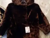 Продам детскую цигейковую Шубку на 7-8 лет