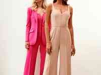 Бежевый комбинезон на бретелях