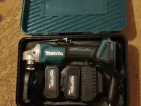 Болгарка аккумуляторная makita  2 аккумулятора