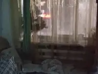 Продам комнату в общежитии 18 квадратов вода в горячая холодная в комнате пласт окно натяжны дверь железная второй эта, фотография 2