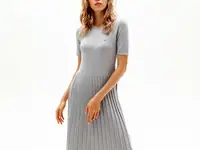 Женское платье lacoste с круглым вырезом