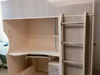 кровать со столом для школьника