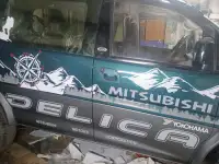 наклейки на авто