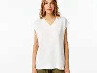 Женская футболка lacoste slim fit с v-образным вырезом