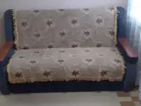 Диван в отличном состоянии двух спальный раздвижной. Покрывало по размеру прелагается вместе. Внизу два ящика., фотография 2