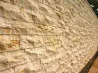 Колотые камни из травертина