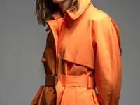 Тренч в оранжевом цвете с принтом vassa&co