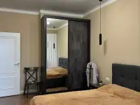 Продам просторную полностью меблированную квартиру с хорошим качественным ремонтом в новом ЖК Medeu Park.