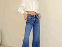 Прямые джинсы с разрезами