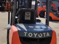 Вилочный погрузчик дизельный Toyota FD30 3-х тонник, фотография 3