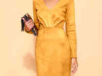 Замшевое платье медового оттенка