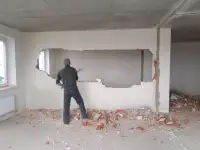 Демонтаж стен полов кафеля стяжки подиумы крыши и т д